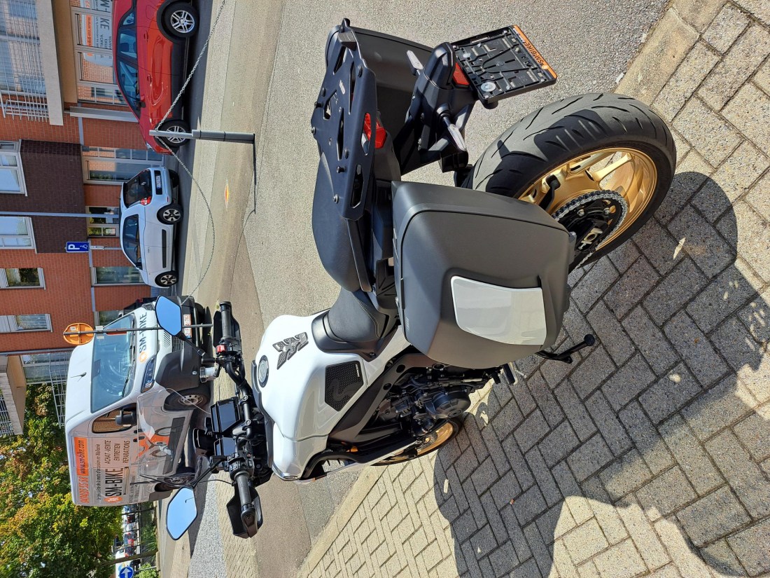 1000064184
