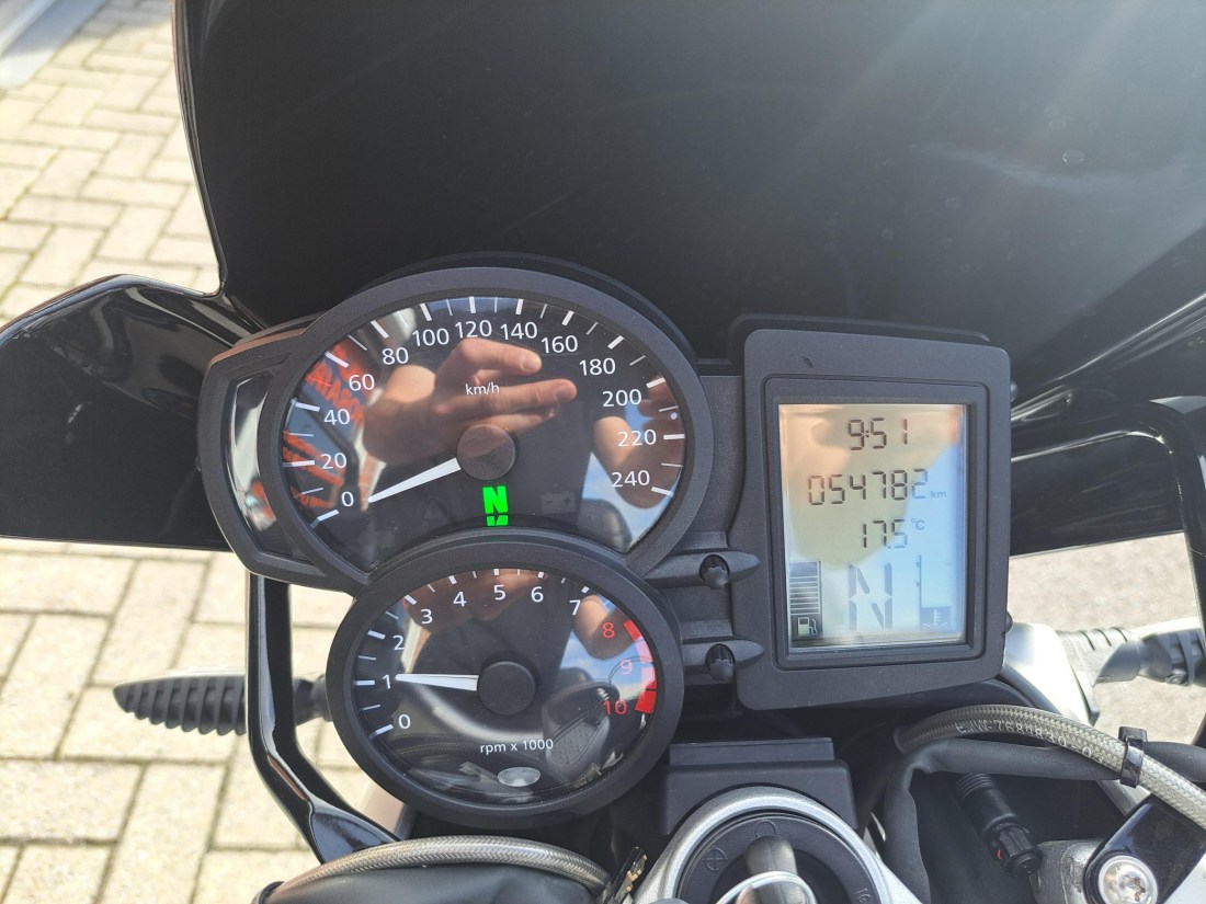1000066374