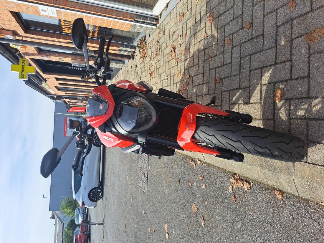 1000067882
